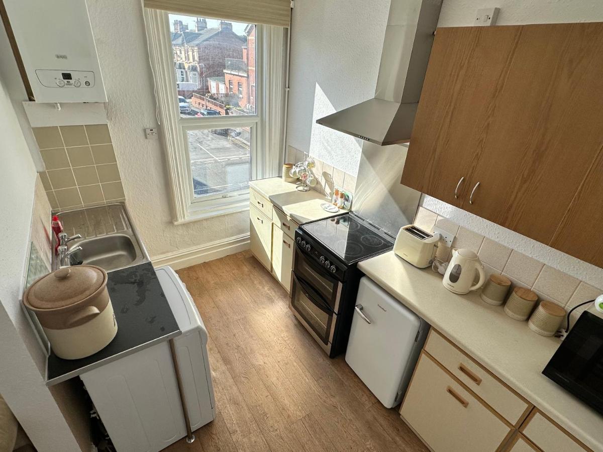 Spacious One Bedroom Apartment In Central Location Литам Сент Аннс Екстериор снимка