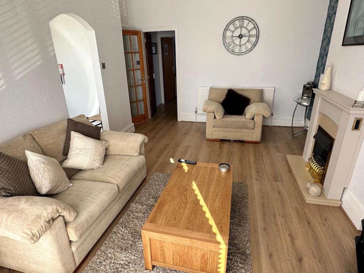 Spacious One Bedroom Apartment In Central Location Литам Сент Аннс Екстериор снимка